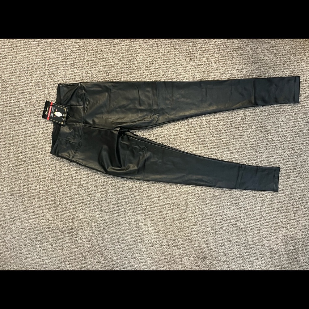 Stretch shiny black pants